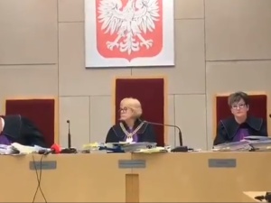[video] Tak śmiał się sędzia gdy poruszona wyrokiem ws. Nabielaka 9 córka J. Brzeskiej opuszczała salę