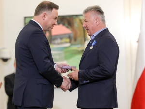 Prezydent Andrzej Duda oznaczył Emiliana Kamińskiego Medalem Stulecia Odzyskanej Niepodległości