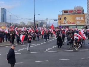 [video] Marsz Niepodległości. Potężnieje tłum na Rondzie Dmowskiego w Warszawie