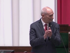 [video] Marszałek-Senior Antoni Macierewicz otworzył posiedzenie Sejmu IX kadencji