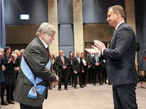 Prezydent odznaczył prof. Szewacha Weissa Orderem Orła Białego