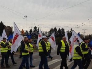 "Teraz Kraków, a potem Dąbrowa, Sosnowiec...". Pod Hutą trwa protest przeciwko wygaszaniu Wielkiego Pieca
