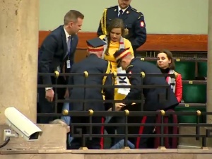 [video] Cyrk: "Wolne sądy!". Znajomy Jachiry zakłócał obrady Sejmu. Wyniosła go Straż Marszałkowska