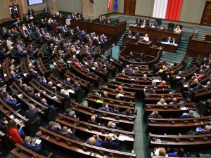Sejm odrzucił sprzeciw Senatu. Akcyza na alkohol i papierosy wzrośnie. Zobacz jak zmienią się ceny