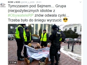 Obywatele RP: "Pobicie manifestanta cofa nas do najczarniejszych czasów Stanu Wojennego"