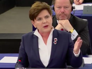 Debata w PE o Polsce. Kłótnia Szydło z Sikorskim: „Jest Pan kłamcą!”