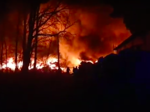 Mazowieckie: Ogromny pożar w Pionkach. Policjanci zatrzymali 45-latka