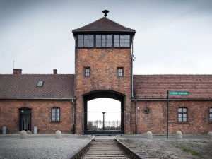 "Dziękujemy za wsparcie, ale...". Muzeum Auschwitz odpowiada Burmistrzowi Londynu, który atakuje Polskę