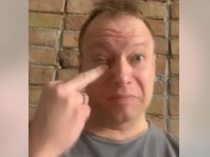 [video] "Już mi się wszystko popier**ło". Stuhr parodiuje gest Lichockiej i kpi z TVP