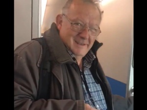 [video] Tarczyński spotkał Michnika w pociągu. "Pan pozdrowi brata. Zabrakło panu języka tym razem?"
