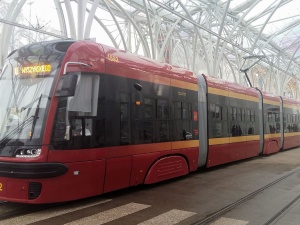 Łódź: Pasażerka przyznała, że może mieć koronawirus. Z tramwaju uciekali oknami