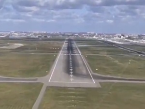[video] A tak lądowanie gigantycznego Antonowa wyglądało z kabiny pilota