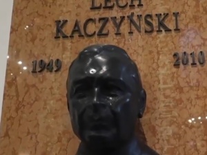"Był moim Nauczycielem". Andrzej Duda po umieszczeniu popiersia śp. Lecha Kaczyńskiego w Archikatedrze