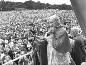 39 lat temu zmarł kardynał Stefan Wyszyński. Czego chciał w Społecznej Krucjacie Miłości?