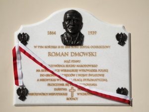 Odsłonięcie tablicy poświęconej Romanowi Dmowskiemu na murach kościoła Matki Bożej Loretańskiej w W-wie