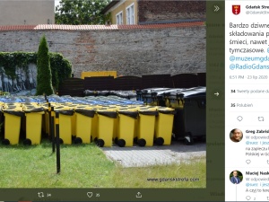 Gdańska firma sprzątająca zmagazynowała kubły na śmieci... w miejscu pamięci o Obrońcach Poczty Polskiej?
