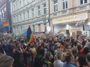 [video] ""Je.ać PiS". Mowa miłości na demonstracji LGBT w Poznaniu. Dziennikarz GW: "To zbiorowa terapia"