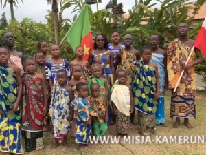 [Wideo] To nagranie podbija internet. Podopieczni polskiej misji w Kamerunie śpiewają legionowe piosenki