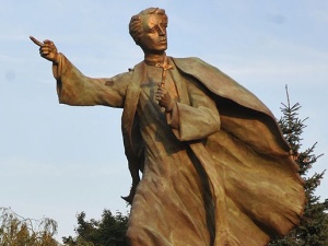 "W stule i z krzyżem w ręku". 100 lat temu zginął ks. Ignacy Skorupka, symbol Bitwy Warszawskiej