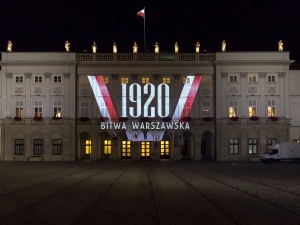 Iluminacja na fasadzie Pałacu Prezydenckiego w 100. Rocznicę Cudu nad Wisłą