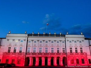 Nowa iluminacja Pałacu Prezydenckiego z okazji Dnia Flagi Rzeczypospolitej Polskiej