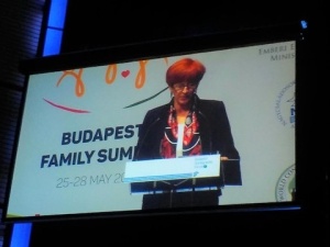 Minister Rafalska na europejskim forum o polskiej polityce rodzinnej