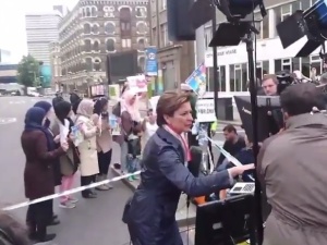 [video] Stacja CNN wyreżyserowała... ,,protest” muzułmanów przeciw terroryzmowi po ataku w Londynie