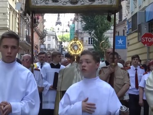 [video] "Święty Boże, Święty Mocny..." Procesja Bożego Ciała we Lwowie