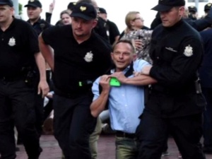 Obywatele RP i KOD wtargnęli wczoraj na teren Sejmu. Musiała interweniować Straż Marszałkowska