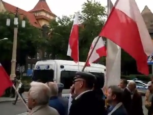 [video] "Żeby Polska była Polską" Manifestacja przeciwko separatyzmowi RAŚ w Katowicach