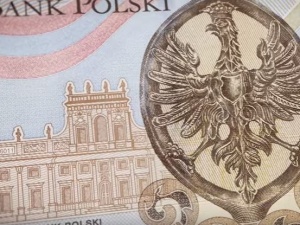 GUS: Polacy zarabiają przeciętnie ponad 4,5 tys. zł miesięcznie 