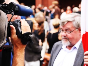 PiS ograniczy wpływy  zagranicznych mediów po wakacjach?