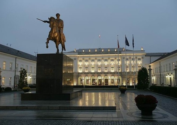 Sekretarz stanu z Kancelarii Prezydenta Adam Kwiatkowski zakażony koronawirusem Minister Kancelarii Prezydenta zakażony koronawirusem