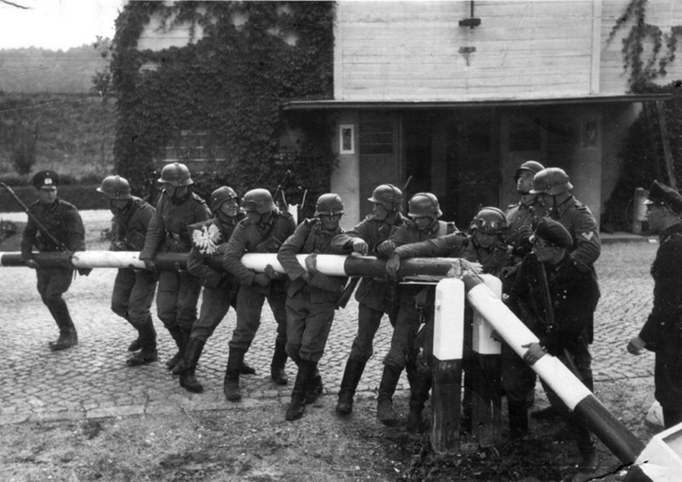 propagandowe zdjęcie pozowane ataku III Rzeszy na Polskę Prof. Romuald Szeremietiew: Kulawy realizm - słów kilka z racji rocznicy 1939