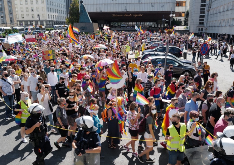 Andrzej Grygiel COVID omija LGBT? Uczestnicy Marszu Równości złamali obostrzenia sanitarne. Będzie wniosek policji do sądu