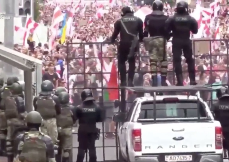  [video] Trwają protesty w Mińsku. Policja zatrzymała już prawie 90 osób