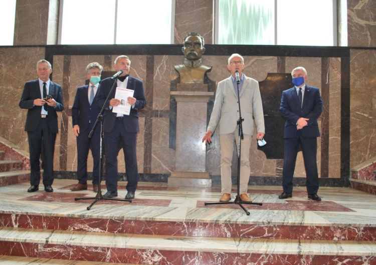 Otwarcie wystawy w Kielcach i wręczenie medali z okazji 40-lecia Solidarności