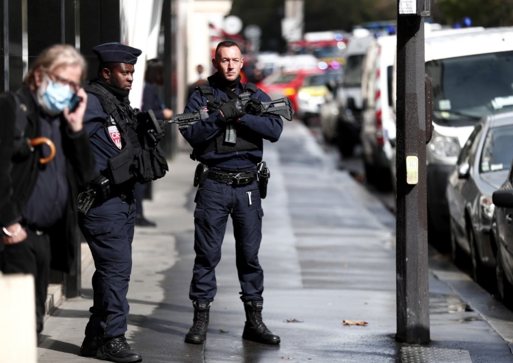  Pilne! Atak nożownika w Paryżu w pobliżu byłych biur Charliego Hebdo