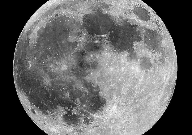 Księżyc Jacek Bartosiak: Czy Polska powinna przystąpić do amerykańskiego programu eksploracji księżyca?