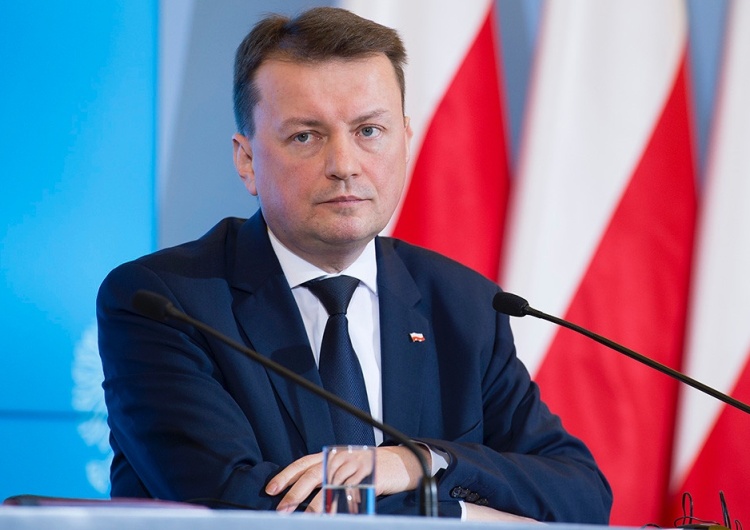 Są wyniki testu na koronawirusa szefa MON. Błaszczak apeluje: Bądźmy odpowiedzialni