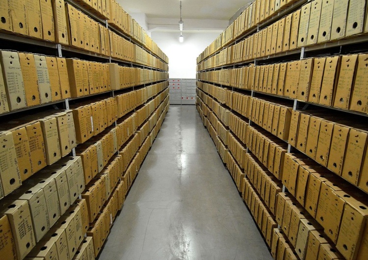 Archiwum w dawnej siedzibie IPN przy ul. Towarowej 28 Prokuratorzy IPN odzyskali ponad 100 ściśle tajnych dokumentów SB z lat 1970-90