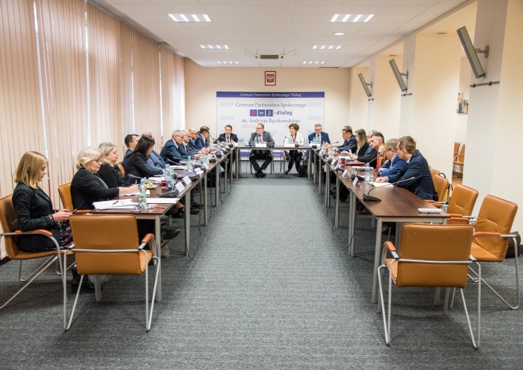 Tarcza sparaliżowała RDS. To może oznaczać koniec dialogu społecznego
