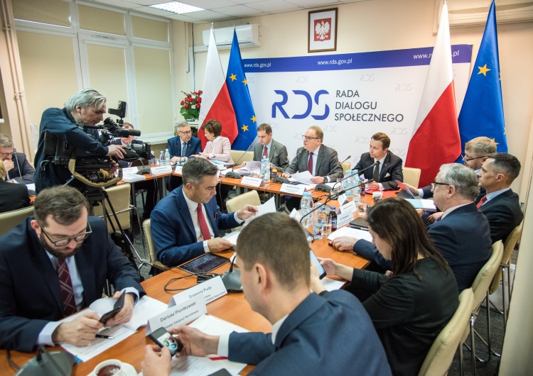 Opinia dotycząca powoływania i odwoływania członków Rady Dialogu Społecznego w okresie obowiązywania stanu zagrożenia epidemicznego albo stanu epidemii