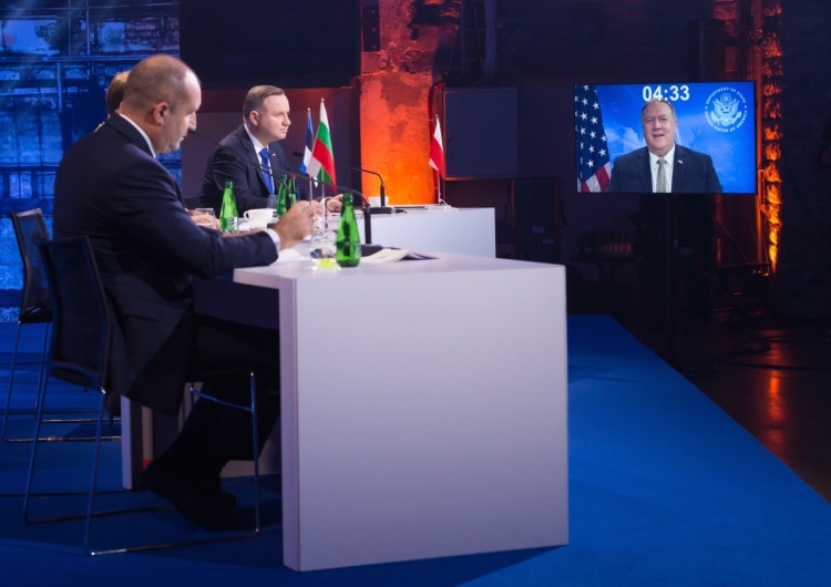EPA/ARNO MIKKOR HANDOUT Pompeo: Dobrze finansowana Inicjatywa Trójmorza pomoże osiągnąć wspólne cele