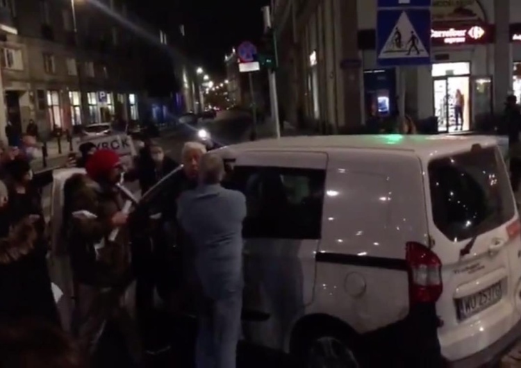  [video] „Strajk Kobiet” napadł na samochód poczty polskiej? Kalinowski: 