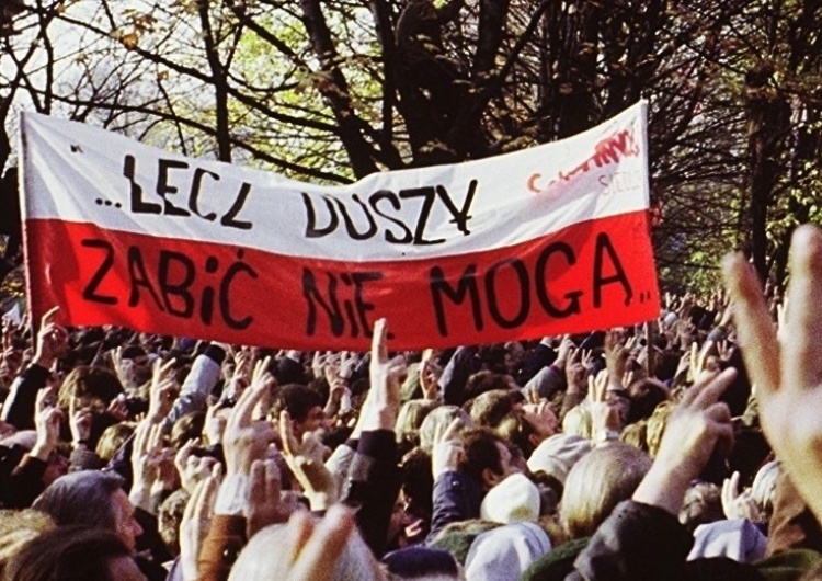 To już 36 lat. Nieznane zdjęcia z pogrzebu torturowanego i zamordowanego przez SB bł. Ks. Jerzego