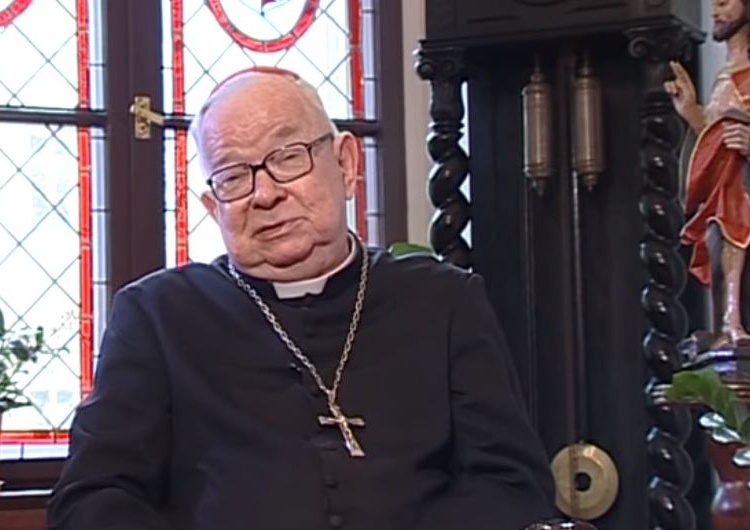 Abp Gulbinowicz otrzymał zakaz uczestnictwa w spotkaniach publicznych i używania insygniów biskupich