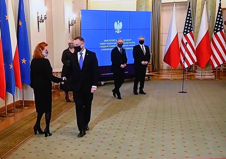 Georgette Mosbacher i Andrzej Duda Mosbacher: USA poniosą koszty szkolenia, wyposażenia i rozmieszczenia sił amerykańskich w Polsce