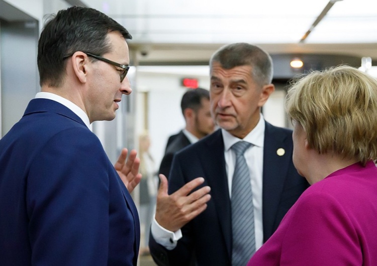 Nieoficjalnie: Za zamkniętymi drzwiami Polskę i Węgry poparło 6 państw. Wiemy, które