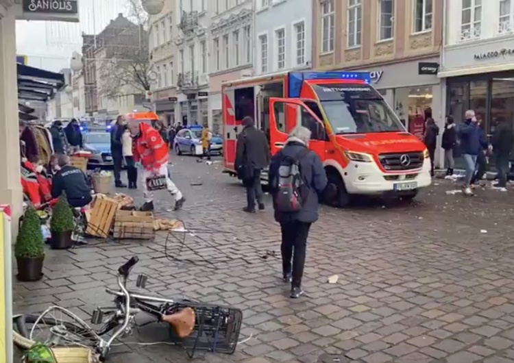  [Video] Niemcy: Samochód wjechał na deptak w Trewirze. Dwie osoby nie żyją, jest wielu rannych